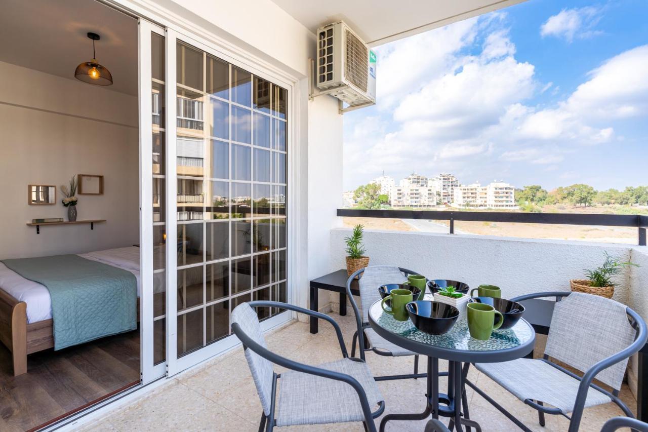Araminta 2-Bedroom Apartment In Ларнака Экстерьер фото